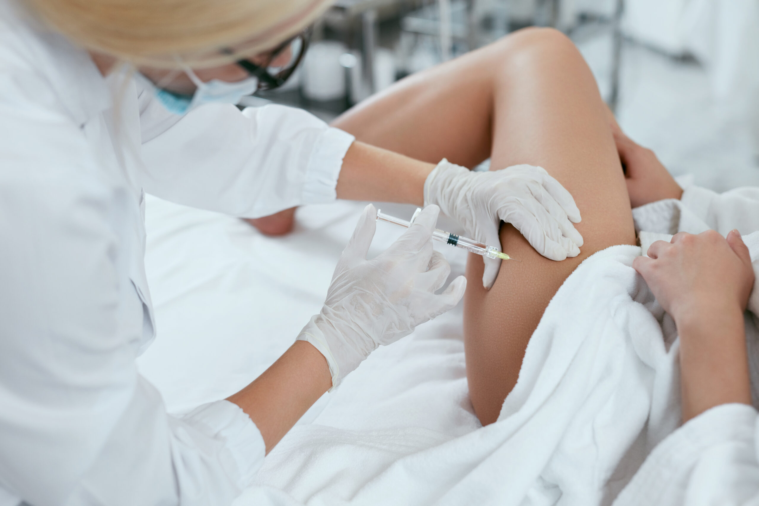 Cellulite,Treatment.,Doctor,Doing,Mesotherapy,Injections,On,Hips Mesoterapia Anticelulitica - Imagen 1