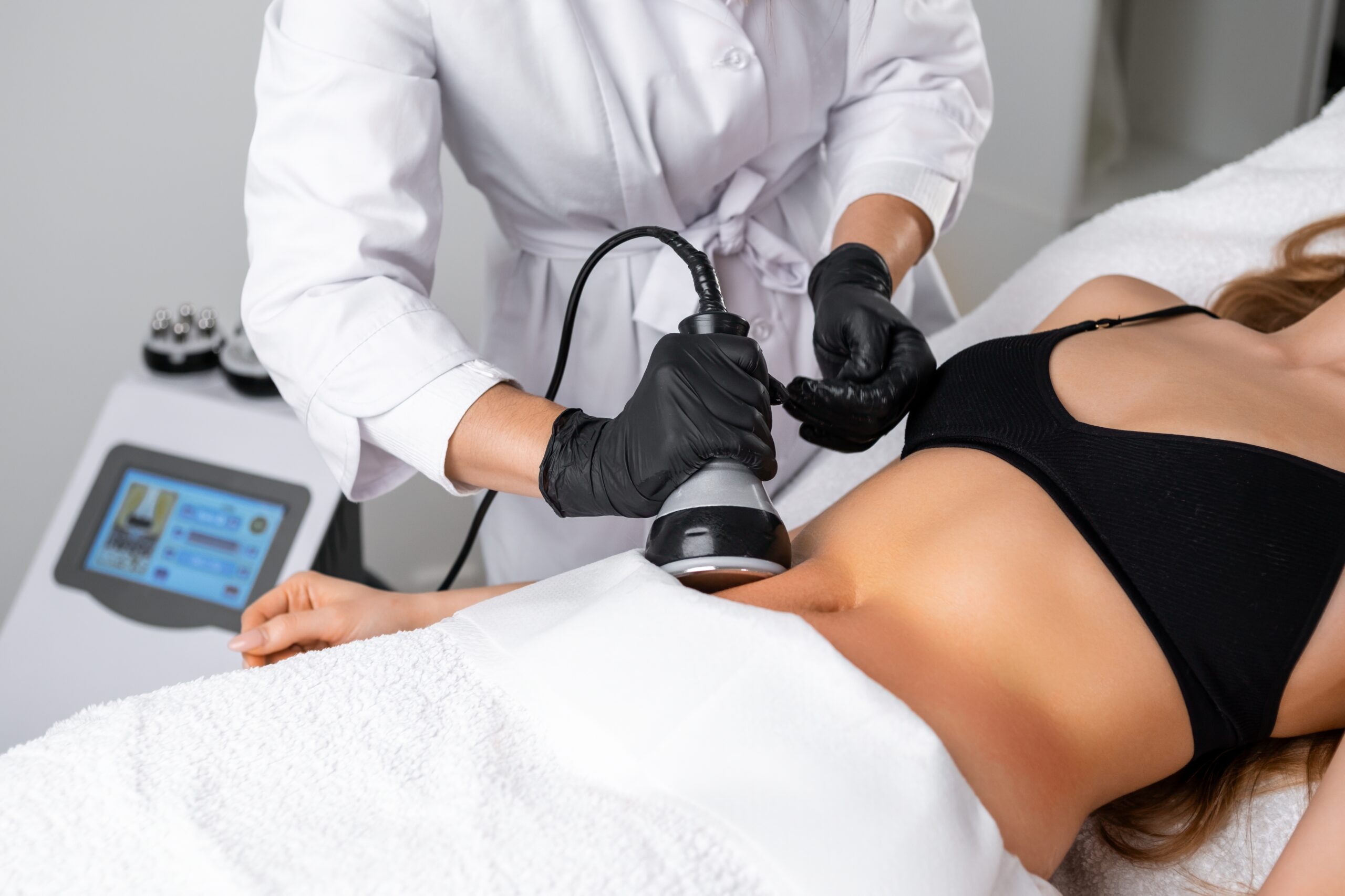 Engaging,In,Ultrasound,Cavitation,Therapy,For,Body,Contouring,And,Anti ULTRACAVITACION - Imagen 1